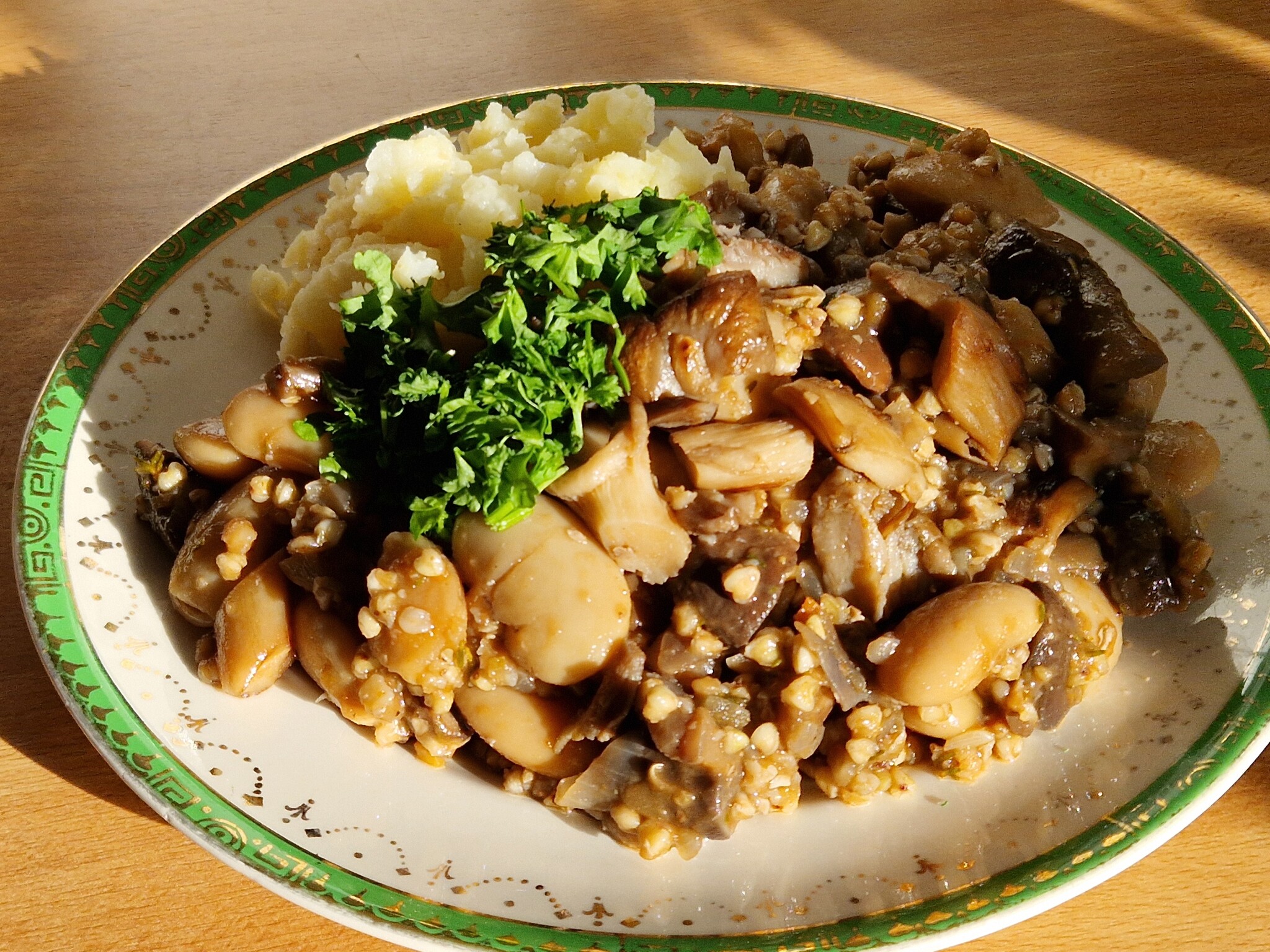 Boewkeitstoof met paddenstoelen en limabonen