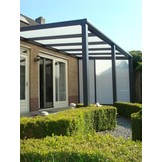 Standaard zijwand terrasoverkapping met polycarbonaat
