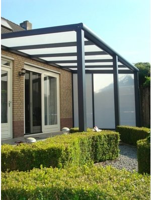 Standaard zijwand terrasoverkapping met polycarbonaat