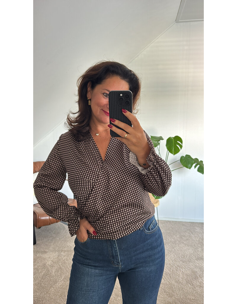 DANA FLOREA Top Dots Bruin