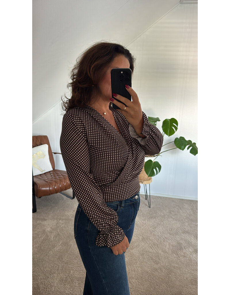 DANA FLOREA Top Dots Bruin