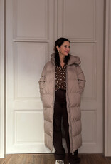 DANA FLOREA Winterjas Gewatteerd Taupe