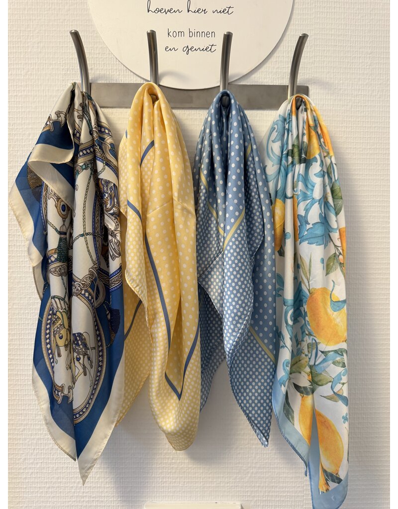 DANA FLOREA Zijdezachte sjaaltje vierkant Amber