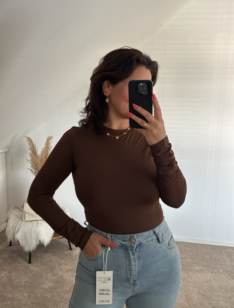 DANA FLOREA Top Benthe Bruin