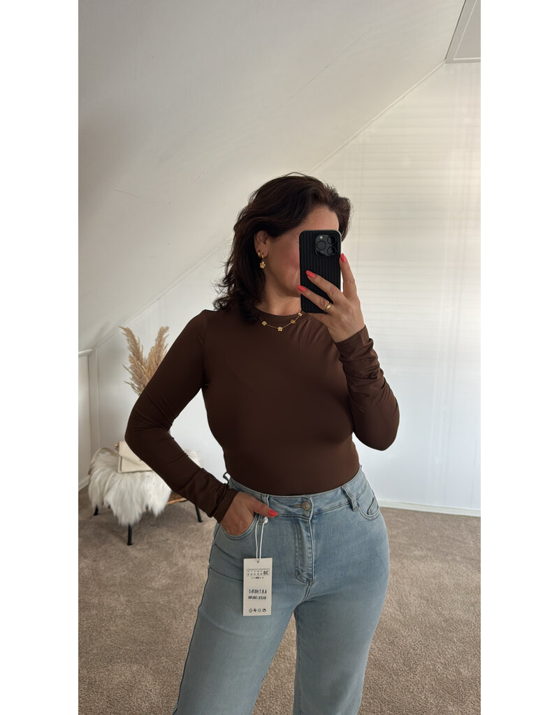 DANA FLOREA Top Benthe Bruin