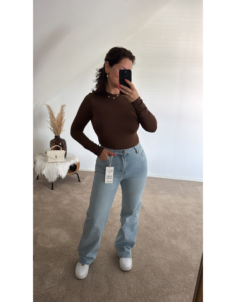 DANA FLOREA Top Benthe Bruin