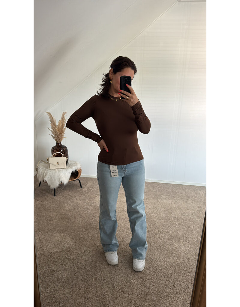 DANA FLOREA Top Benthe Bruin