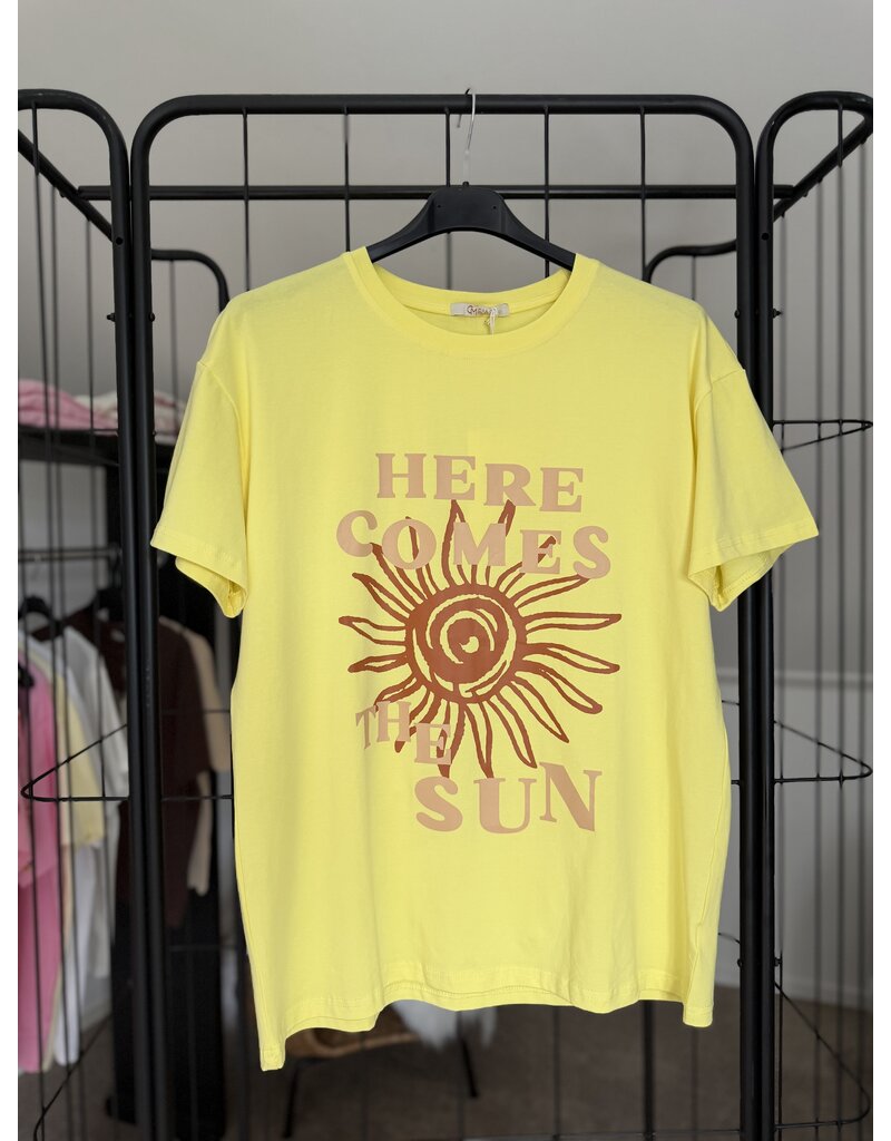 DANA FLOREA T-shirt ‘Here Comes The Sun’ Geel