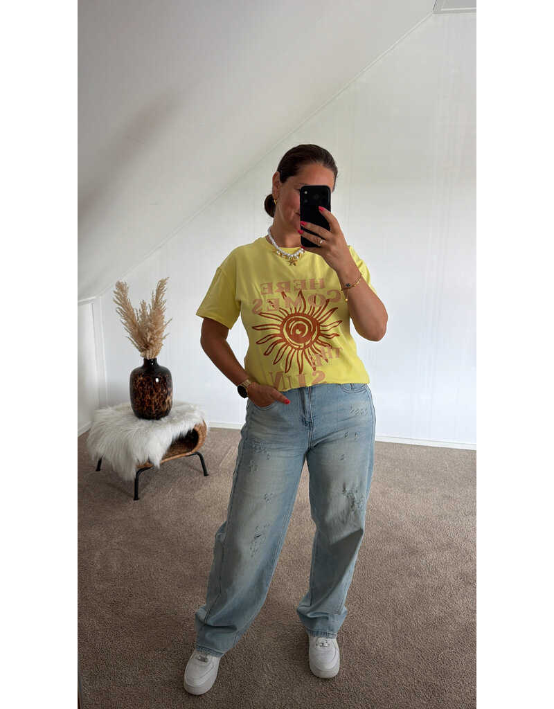 DANA FLOREA T-shirt ‘Here Comes The Sun’ Geel