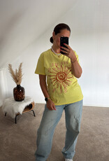 DANA FLOREA T-shirt ‘Here Comes The Sun’ Geel