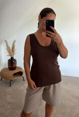 DANA FLOREA Top Bruin Isa