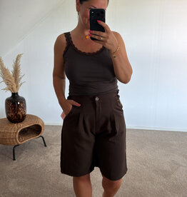 DANA FLOREA Bermuda Lieke Bruin