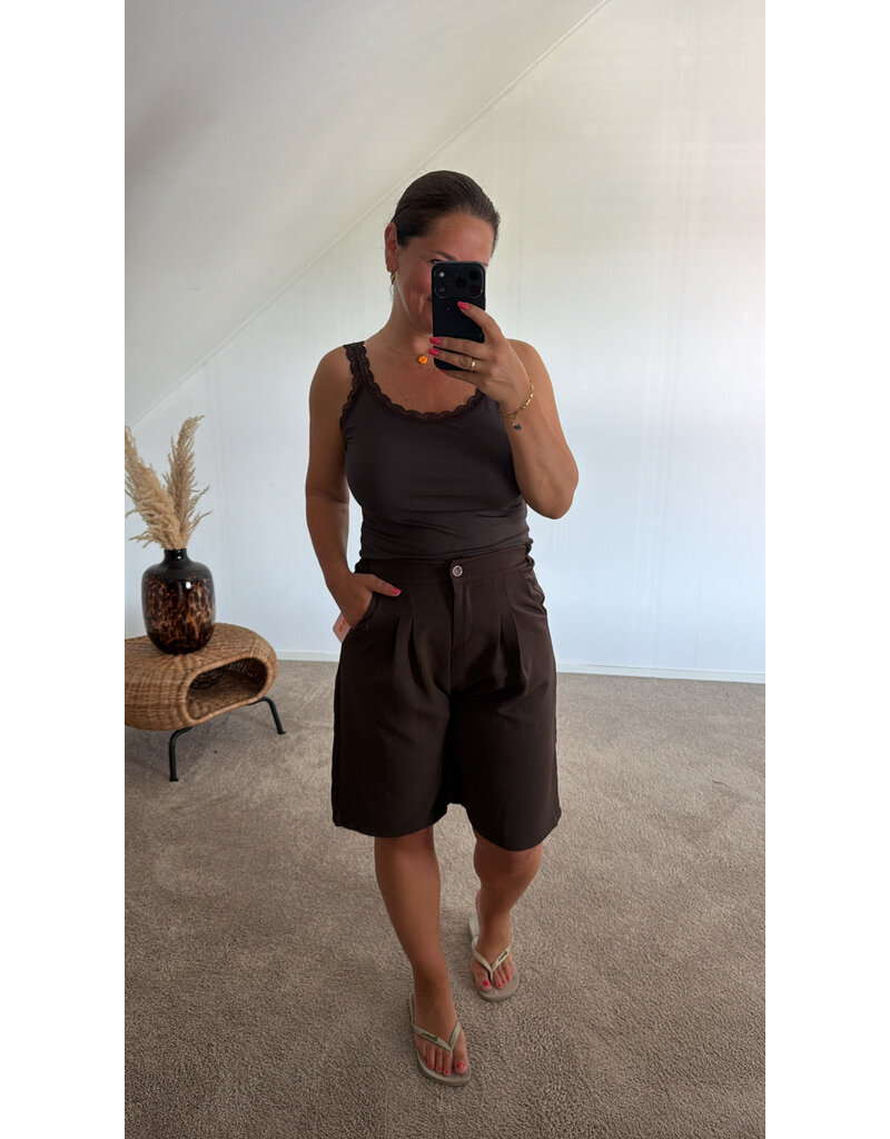 DANA FLOREA Bermuda Lieke Bruin
