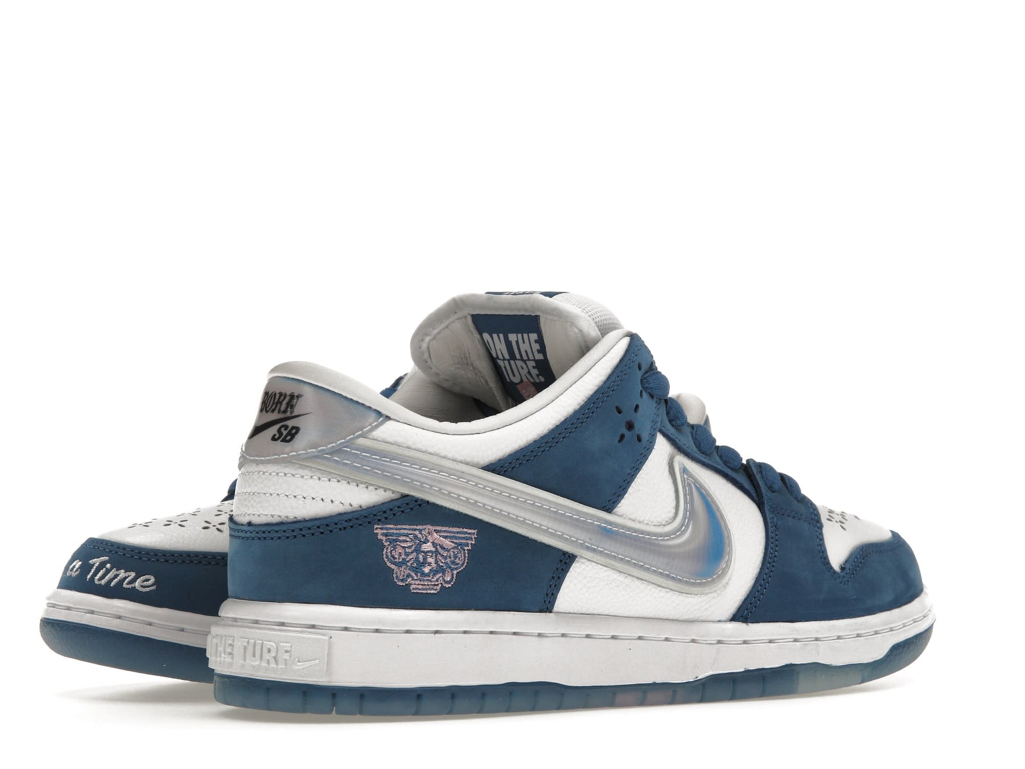 Nike SB Dunk Low Born x Raised