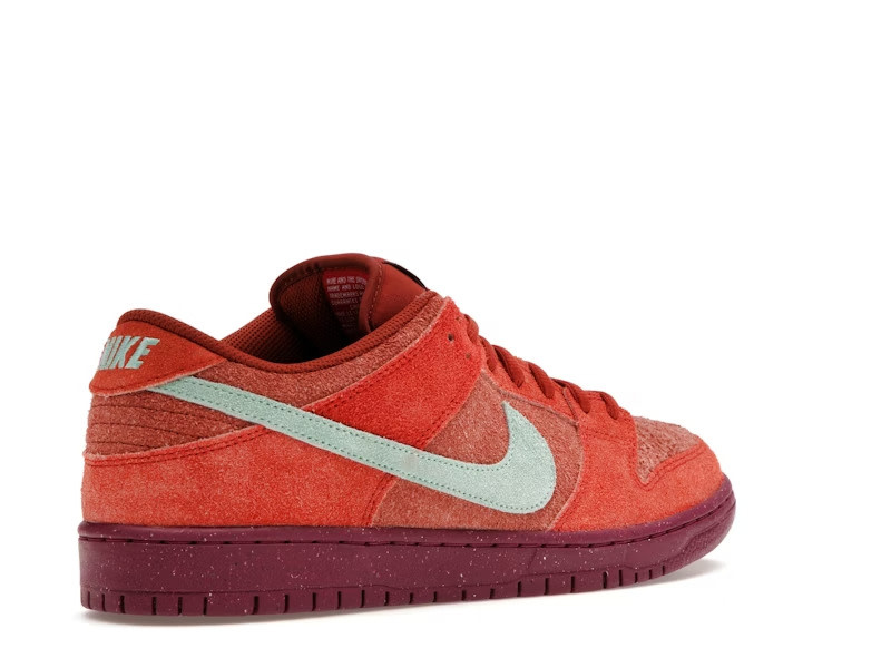 Nike SB Dunk Low Mystic Red