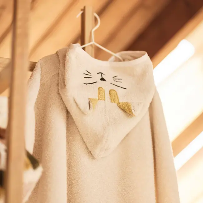 Badponcho Charlie Cat