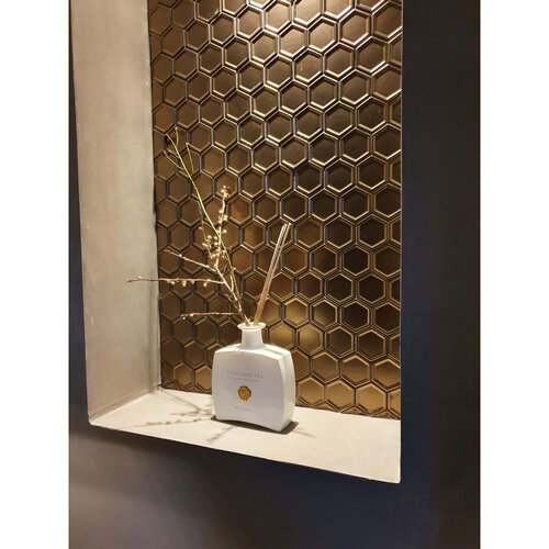 The Mosaic Factory Barcelona mozaïektegel 5.1x5.9x0.6cm voor wand binnen en buiten vorstbestendig hexagon brons metallic met rand per matje The mosaic factory The Mosaic Factory Barcelona mozaïektegel 5.1x5.9x0.6cm voor wand binnen en buiten vorstbestendig hexagon brons metallic met rand per matje