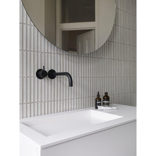 The Mosaic Factory Sevilla mozaïektegel 2x14.5x0.8cm voor wand kitkat finger Keramiek Spikkel Glans Wit The mosaic factory The Mosaic Factory Sevilla mozaïektegel 2x14.5x0.8cm voor wand kitkat finger Keramiek Spikkel Glans Wit