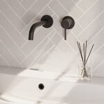 Brauer Stripe inbouw wastafelmengkraan met gebogen uitloop en rozetten model A1 mat zwart | Mat zwart | J-uitloop | Met rozetten | Rechts Brauer Brauer Stripe inbouw wastafelmengkraan met gebogen uitloop en rozetten model A1 mat zwart | Mat zwart | J-uitloop | Met rozetten | Rechts