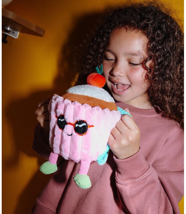 Peluche Cherry Cake by Hello Hossy