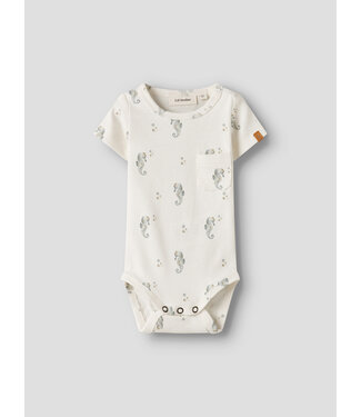 Lil' Atelier NBMGAYO SEV SS SLIM BODY LIL Coconut Milk SEAHORSE by Lil' Atelier