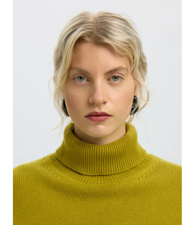 SLWELLIE LS KNIT ROLL NECK Avocado Oil by Selected women