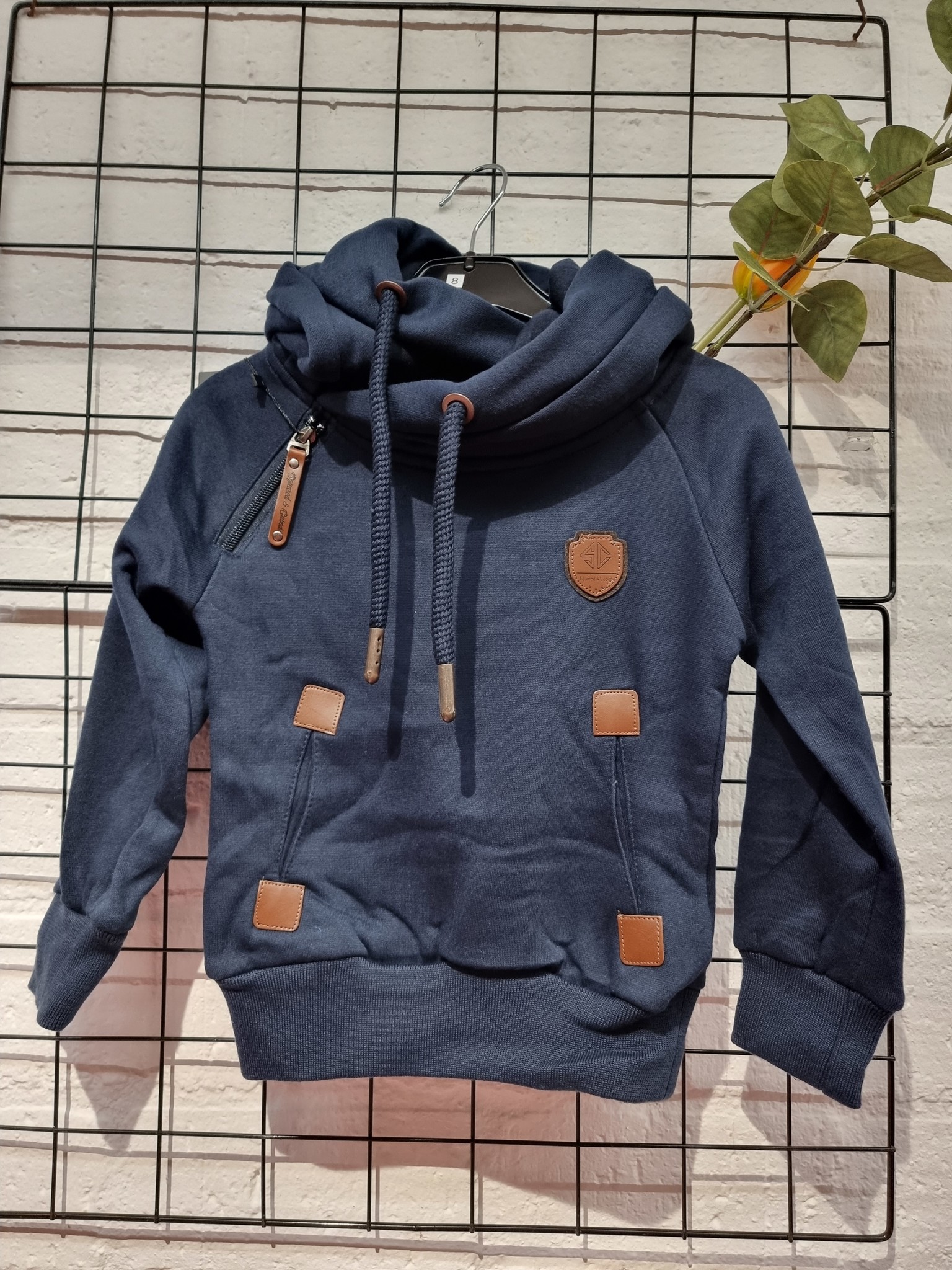 donkerblauwe hoodie