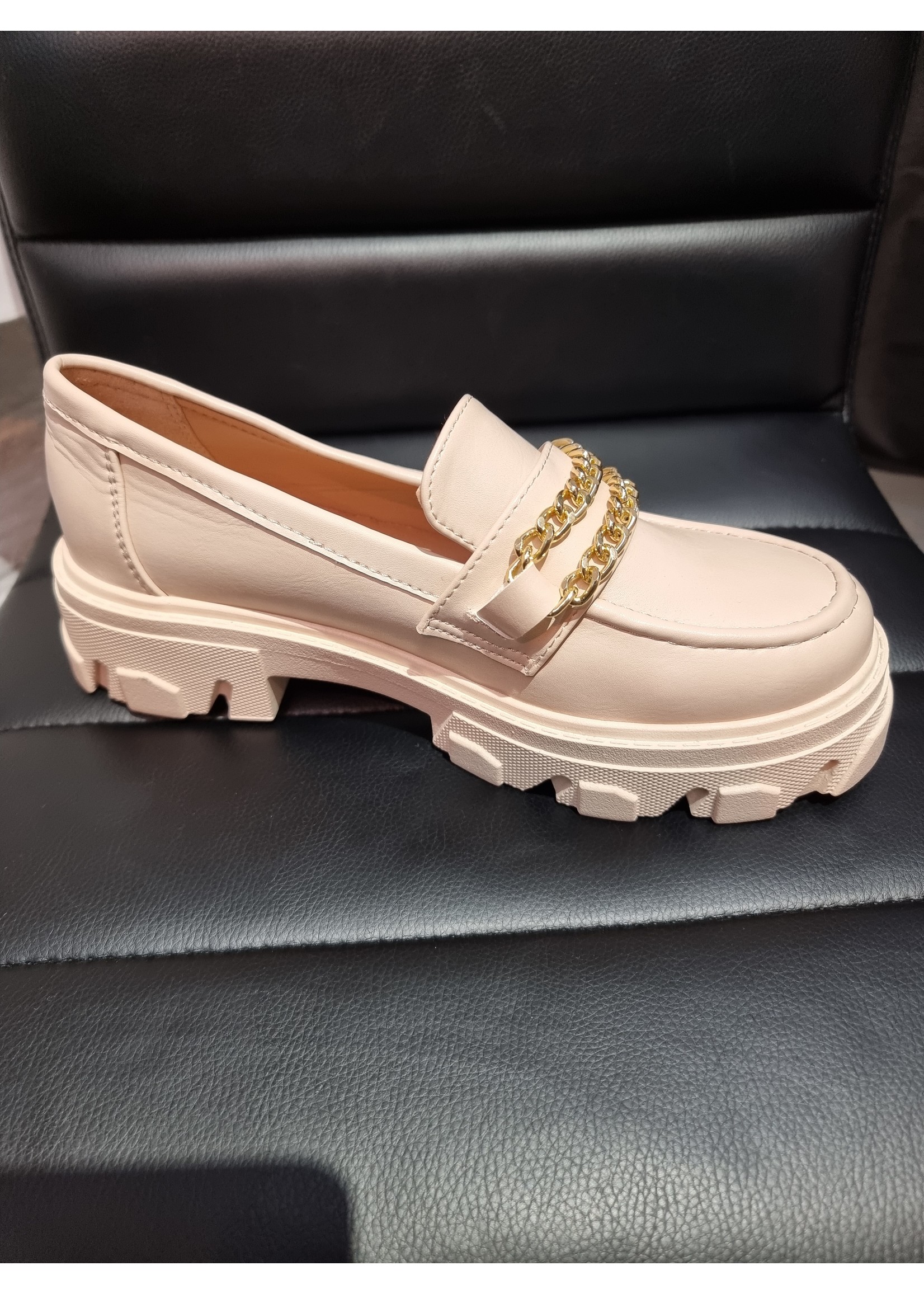 Loafer beige met riempje