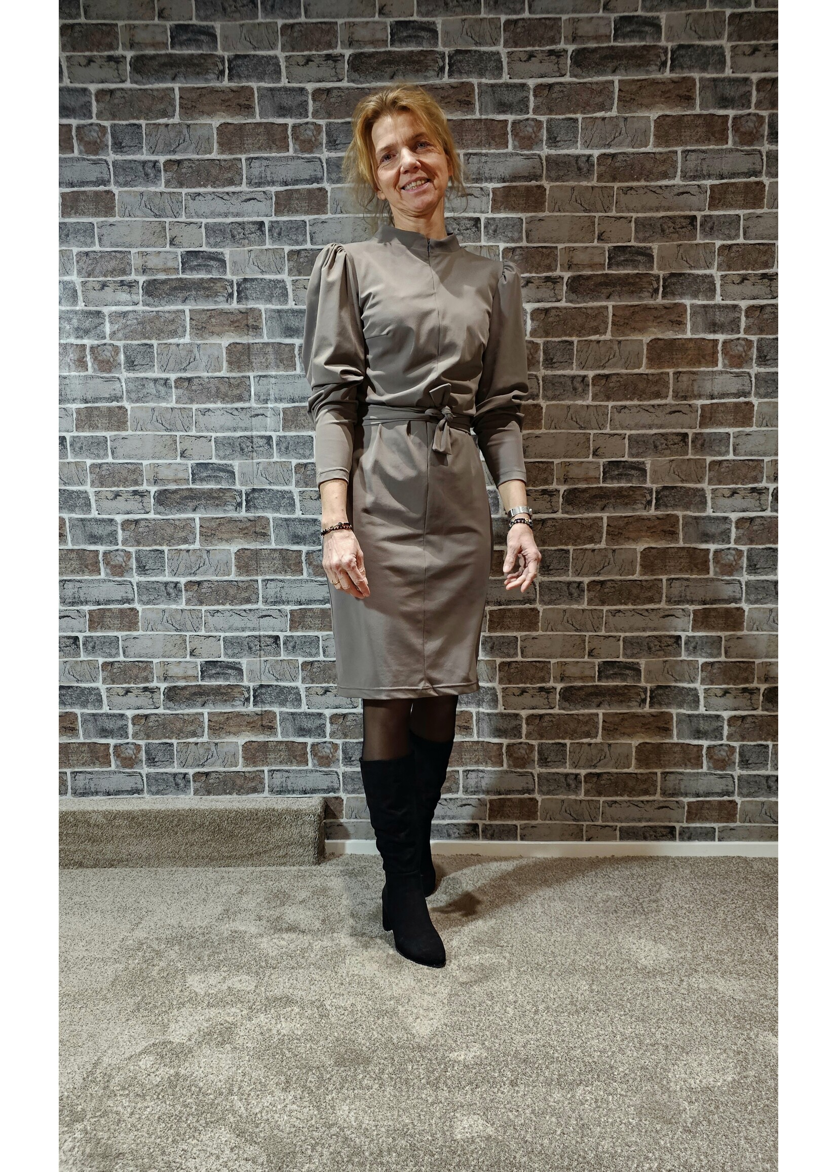 GentleFashion Travel dress met pofmouw en rits Taupe