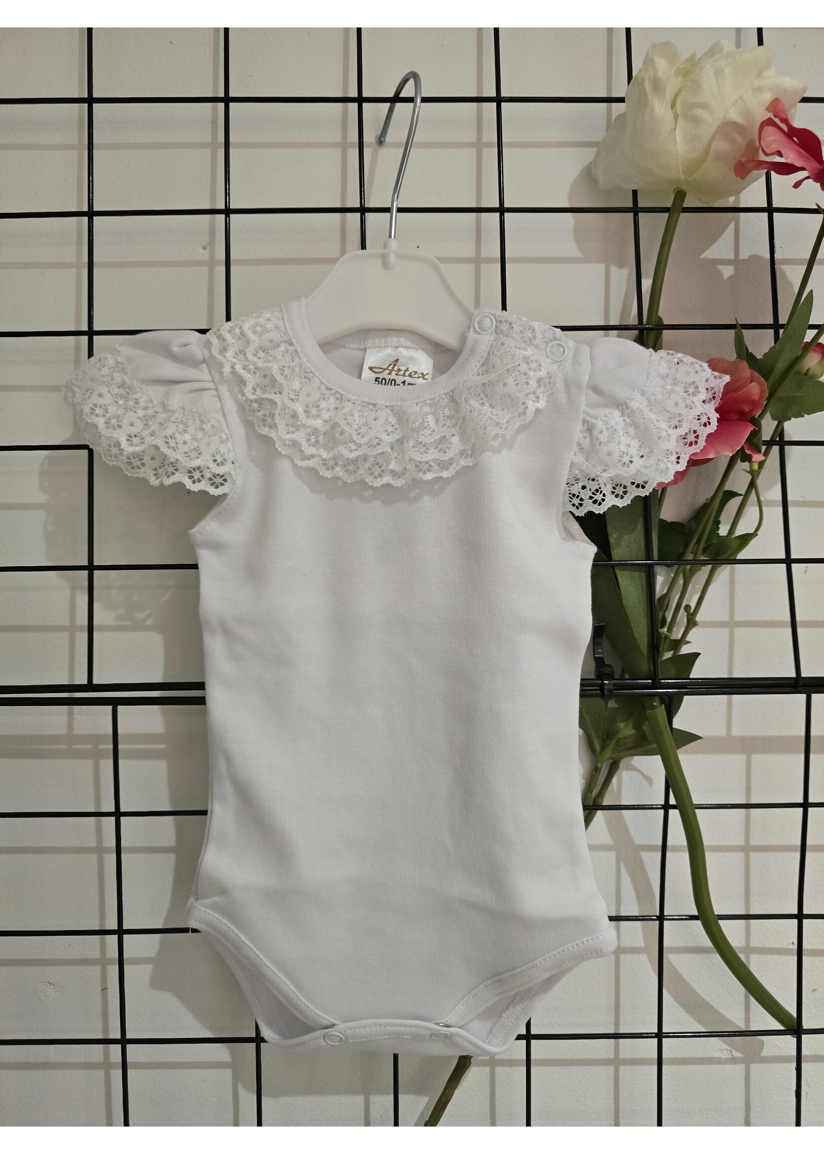 Witte body kort mouwtje met kant