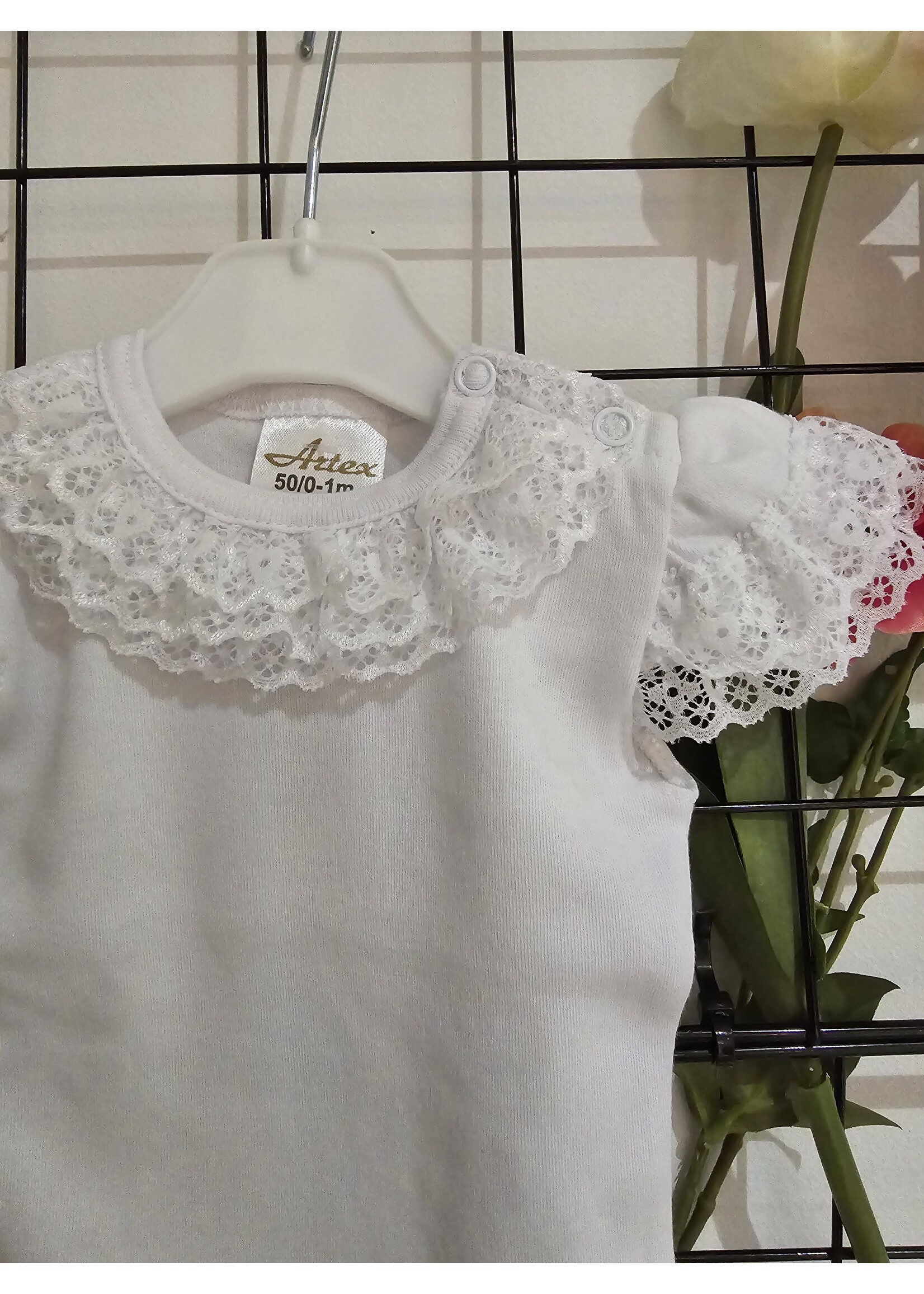 Witte body kort mouwtje met kant