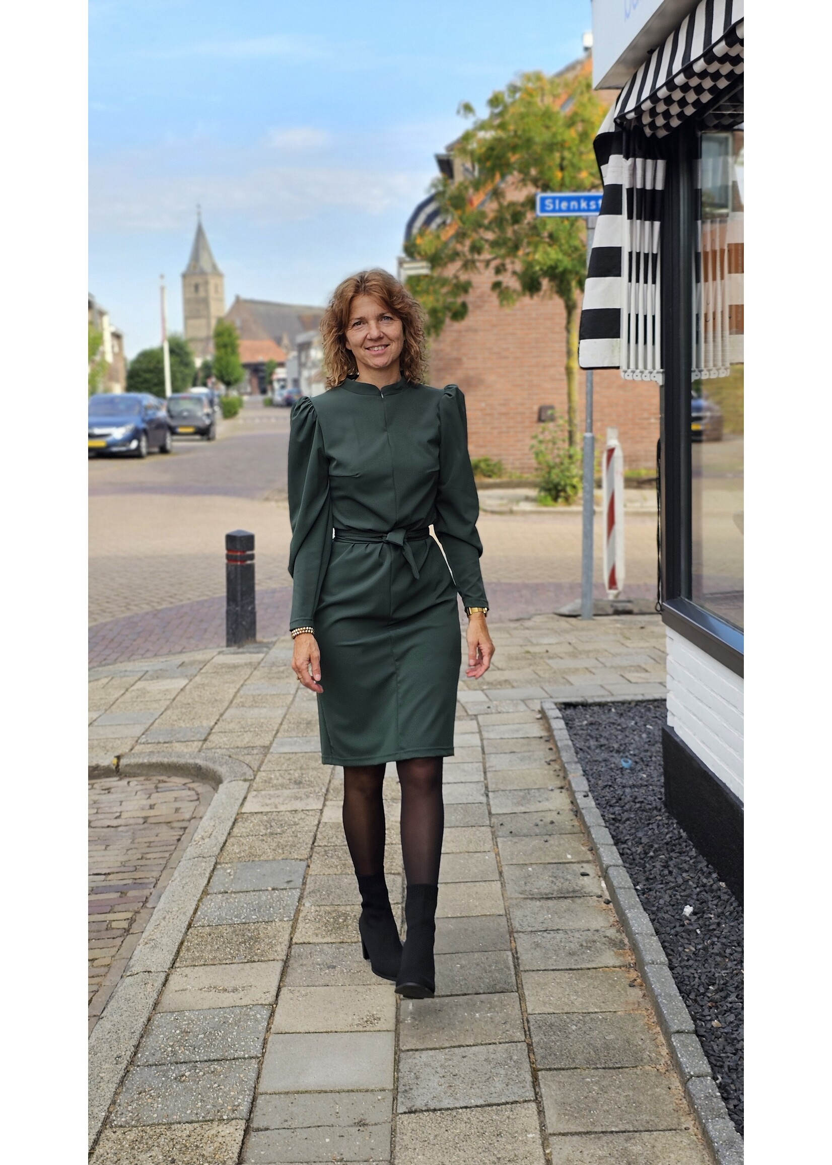 Travel dress met pofmouw en rits groen