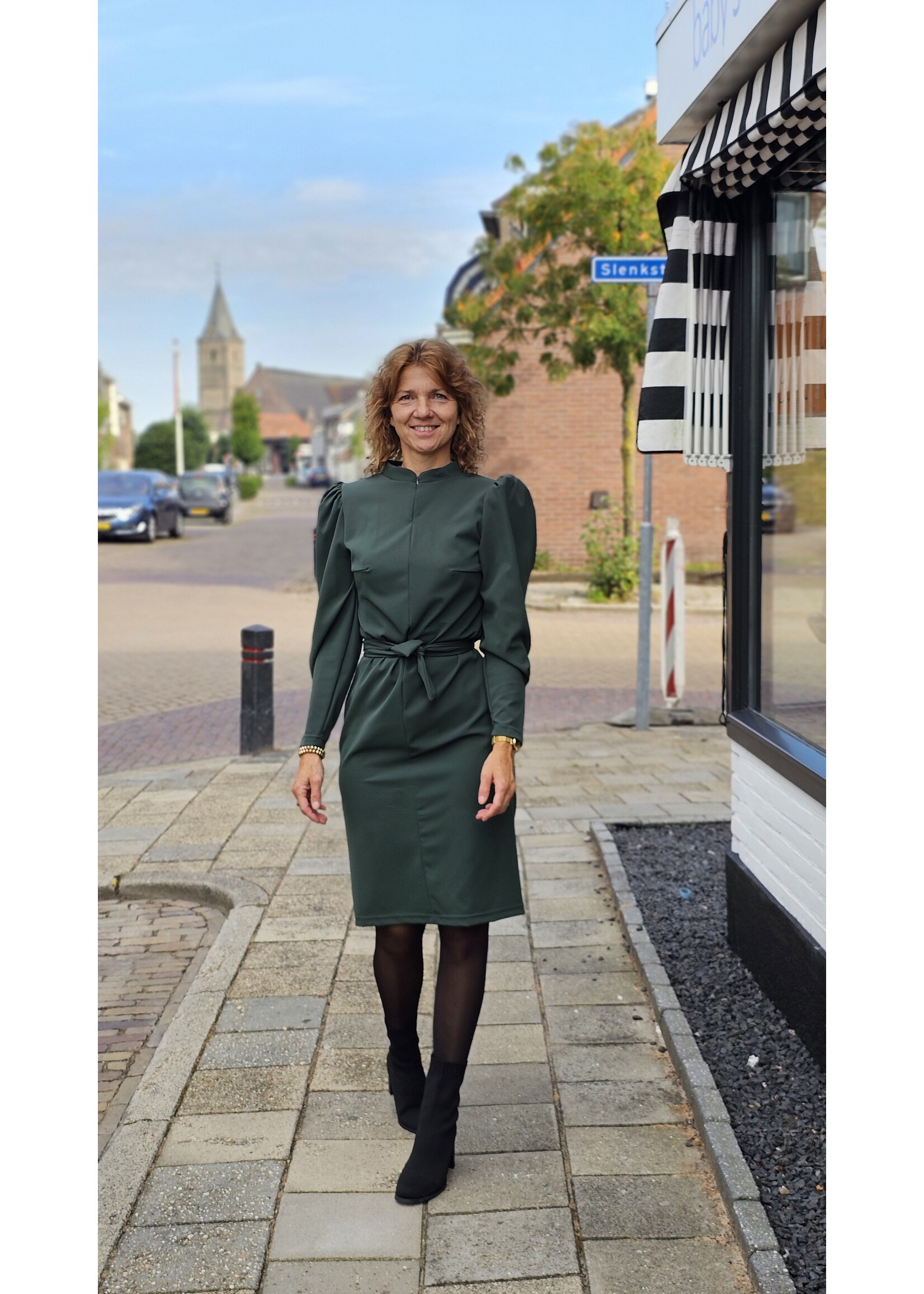 Travel dress met pofmouw en rits groen