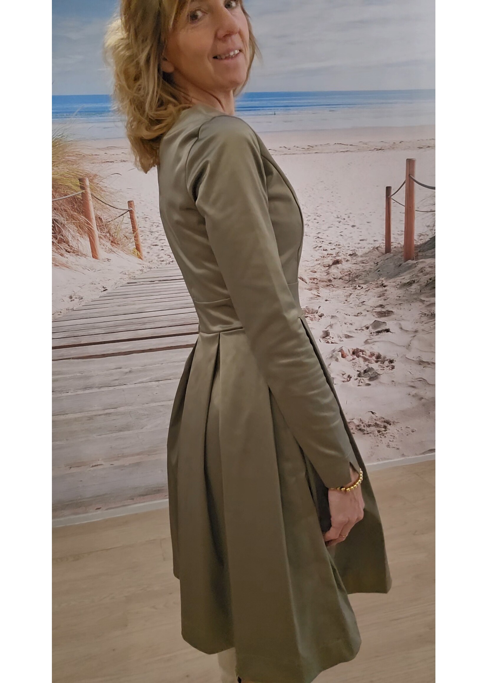 Satijnen  plooi jurk Taupe