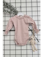 Bodysuit poeder roze met klein kantje