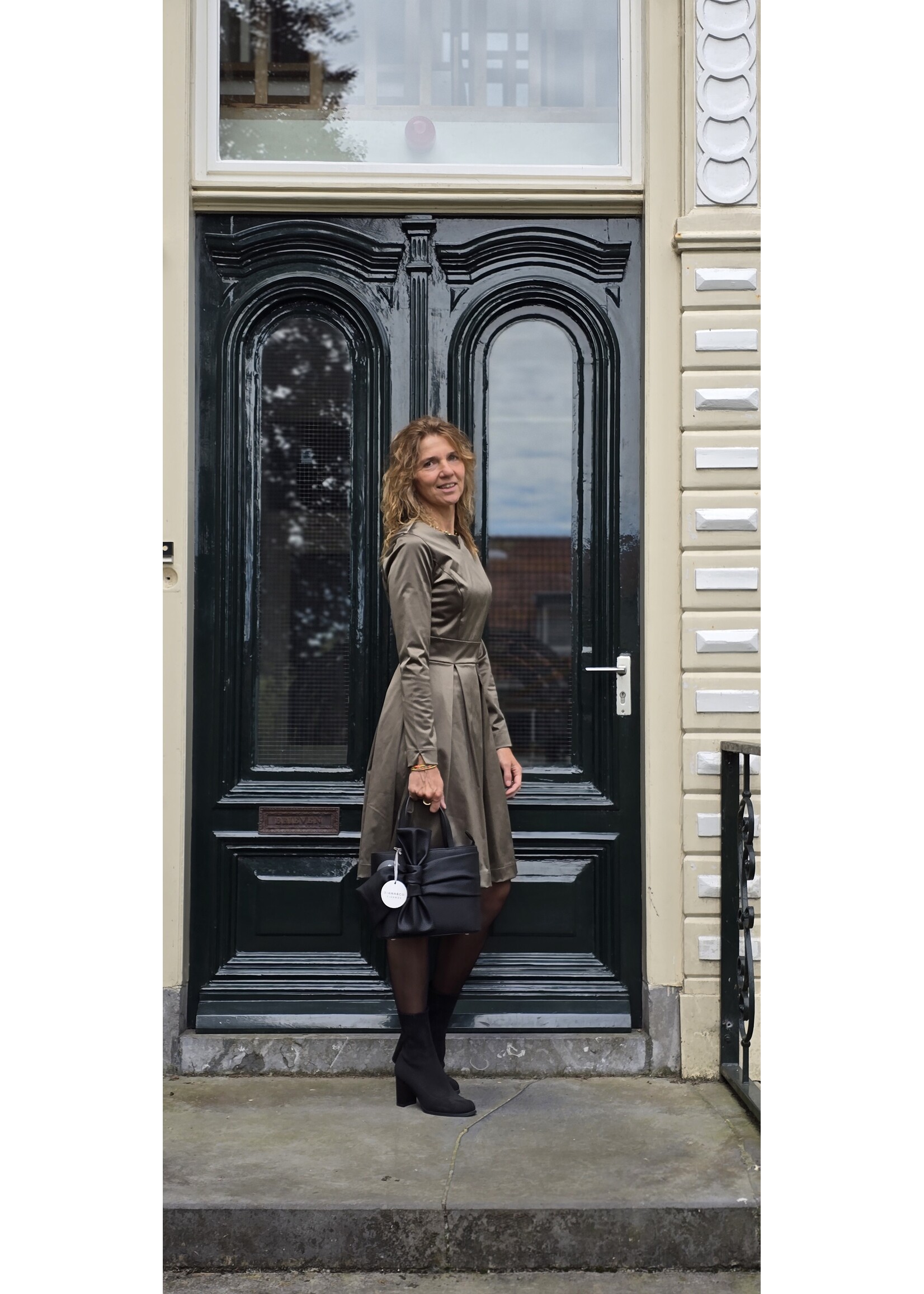 Satijnen plooi jurk Mosgroen