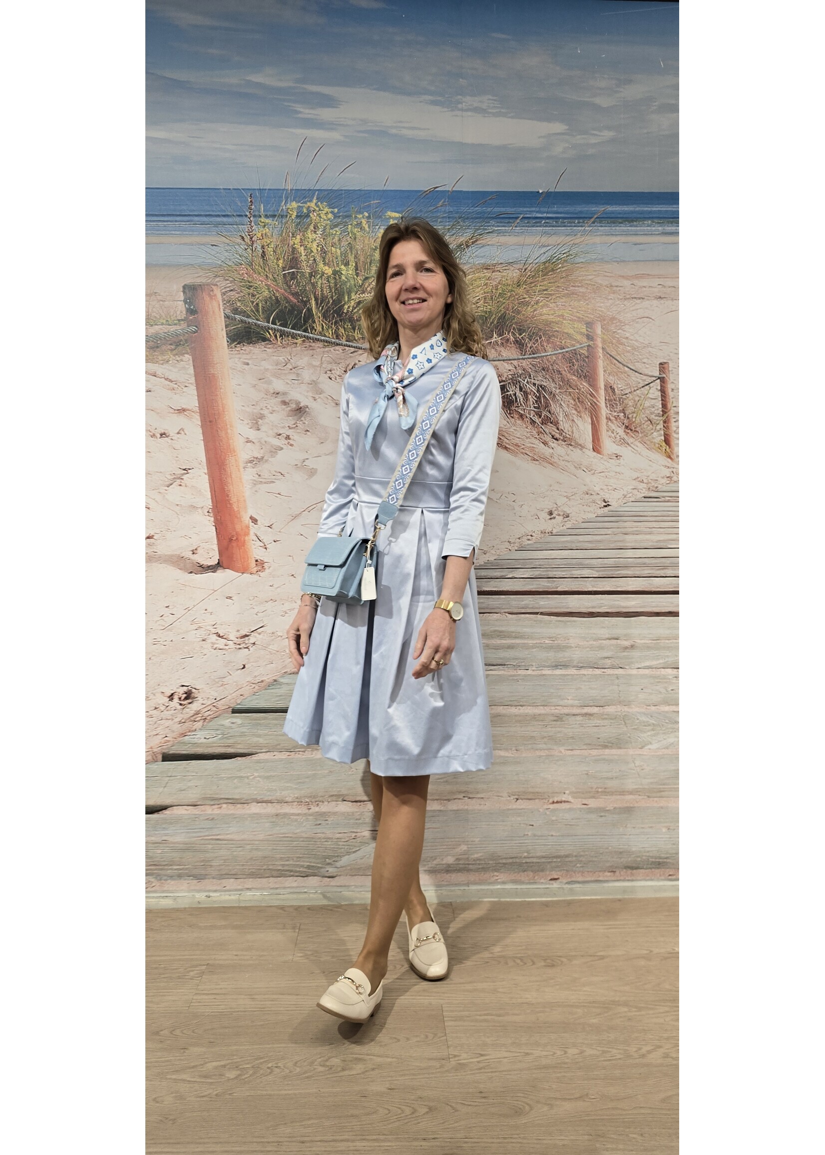 Satijnen plooi jurk Ijsblauw