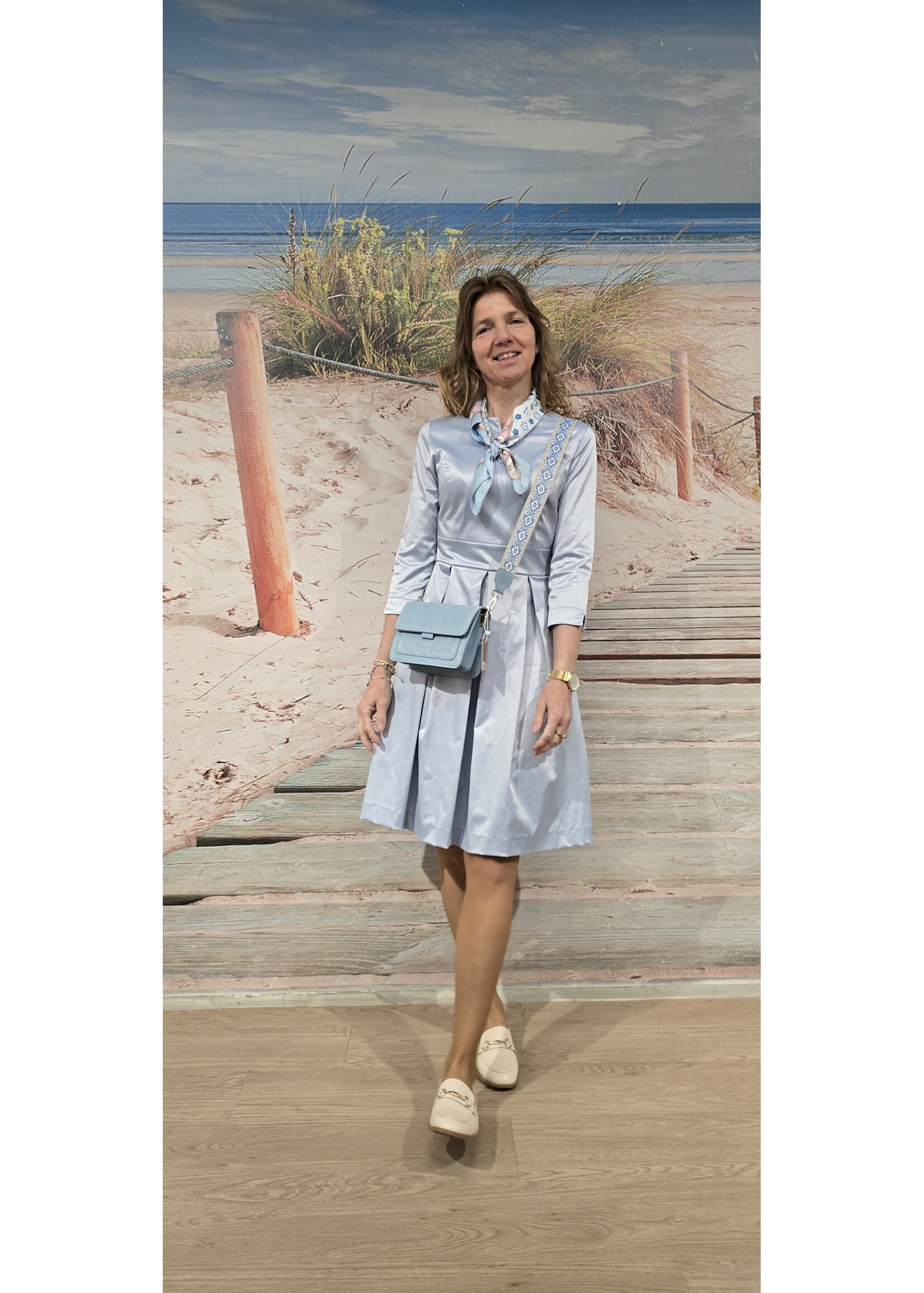 Satijnen plooi jurk Ijsblauw