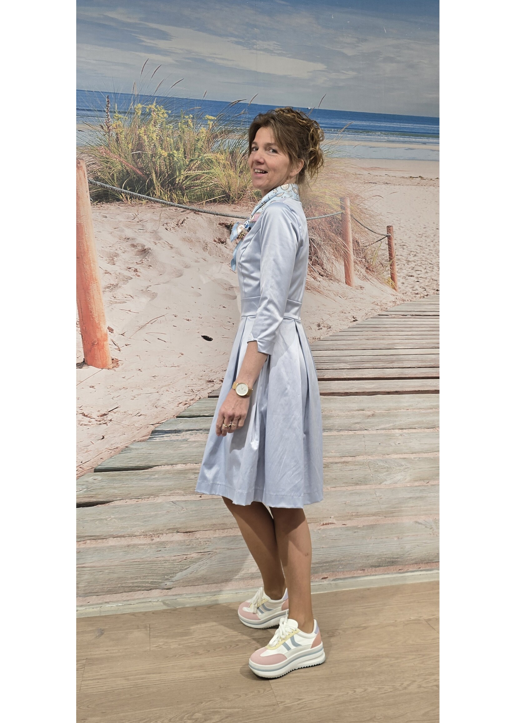 Satijnen plooi jurk Ijsblauw