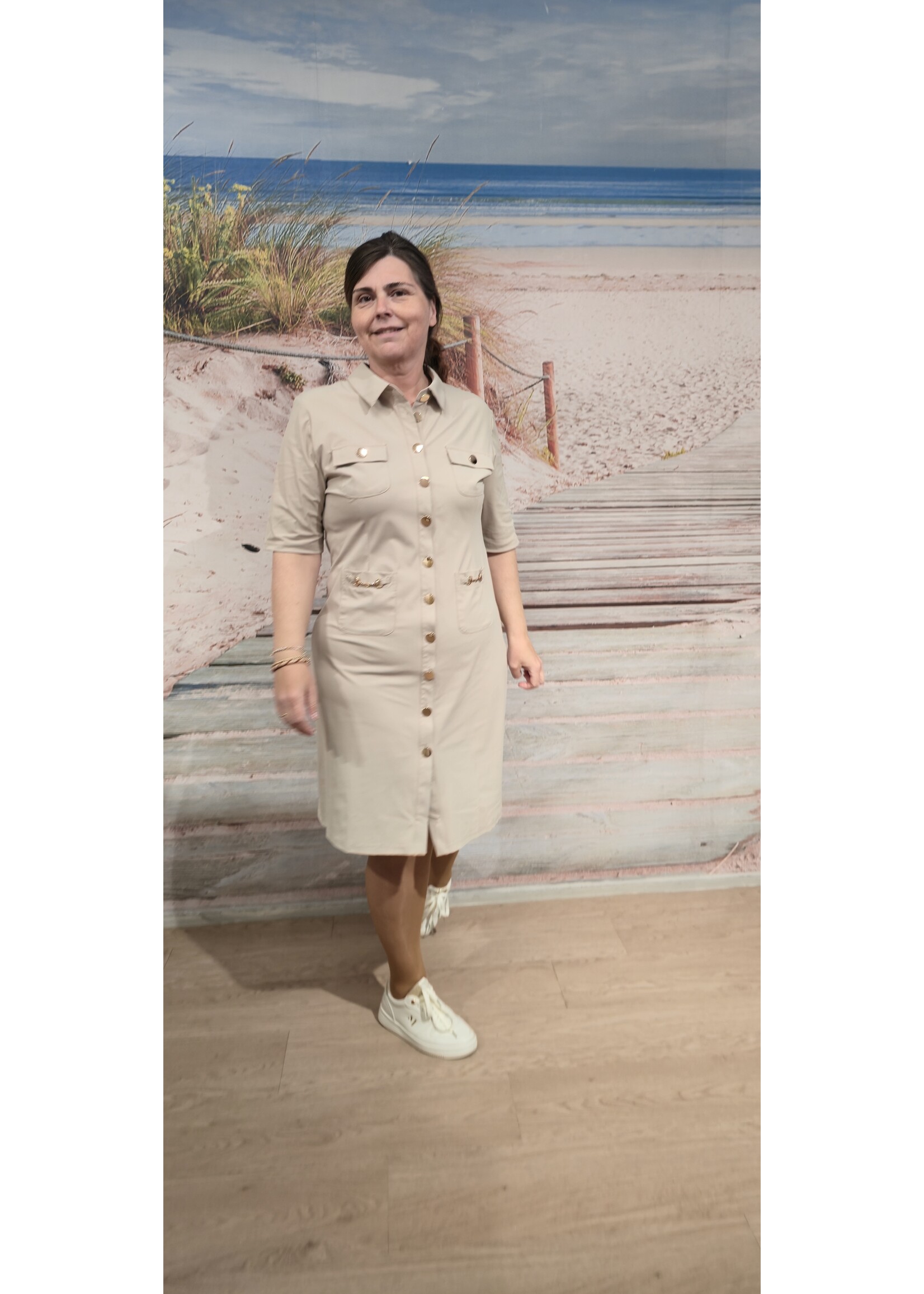 Tripple Nine dress met gouden details