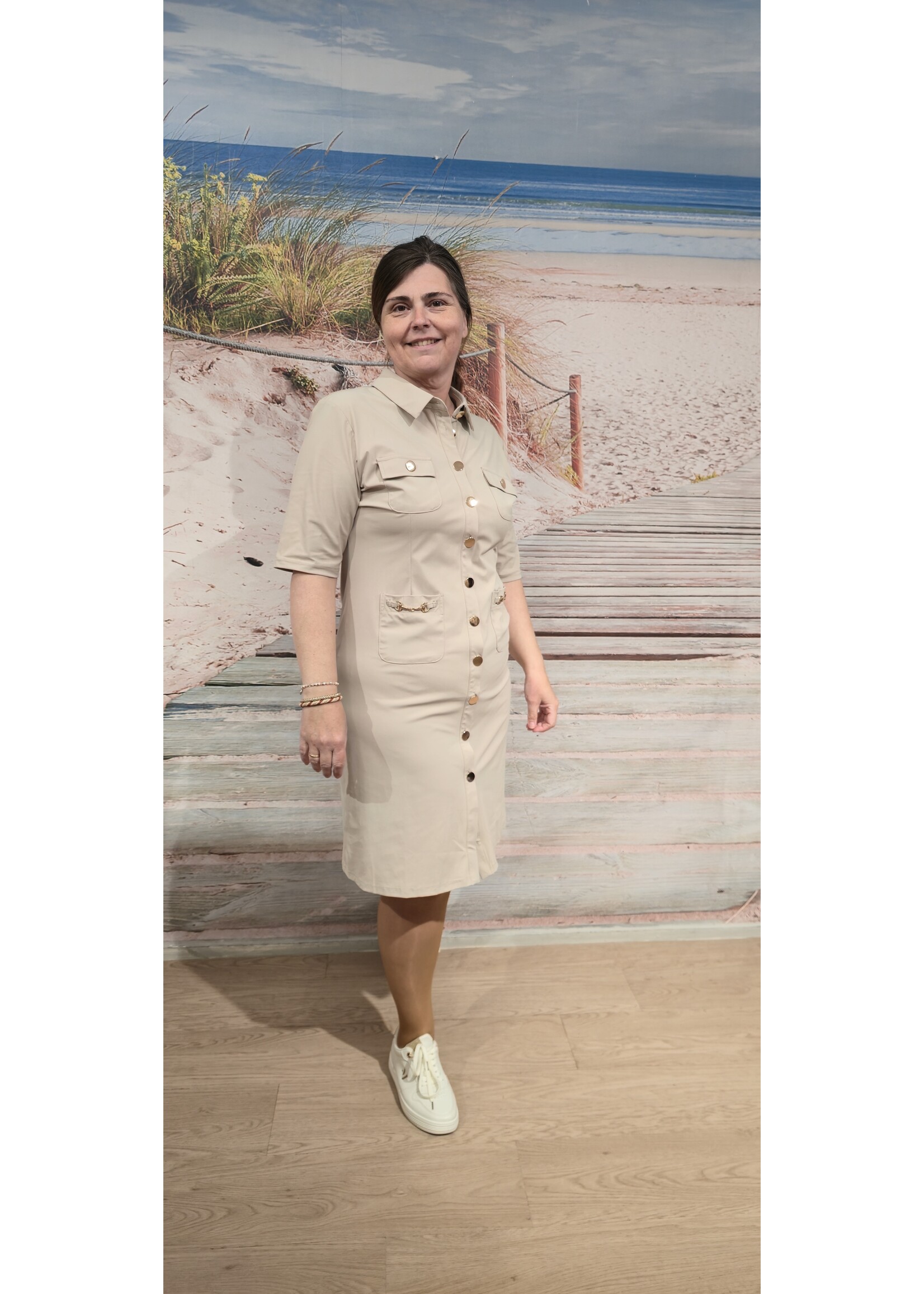Tripple Nine dress met gouden details