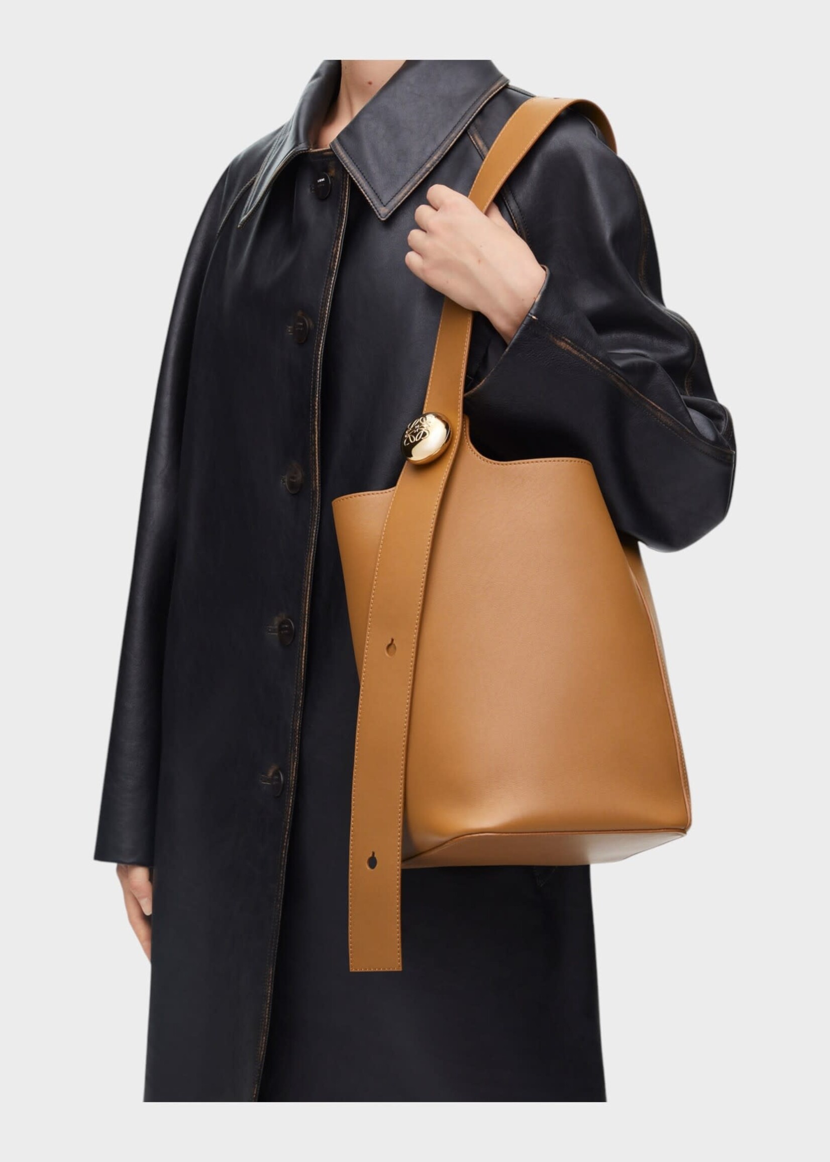 Loewe Loewe Bag, Brown, Smooth Calfskin Pebble Medium Bucket Shoulder Bag In Oak