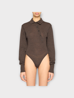 Jacquemus Jacquemus Top, Brown, Le Body Tordu Merino Wool Collared Long Sleeve Ribbed Bodysuit In Dark Brown