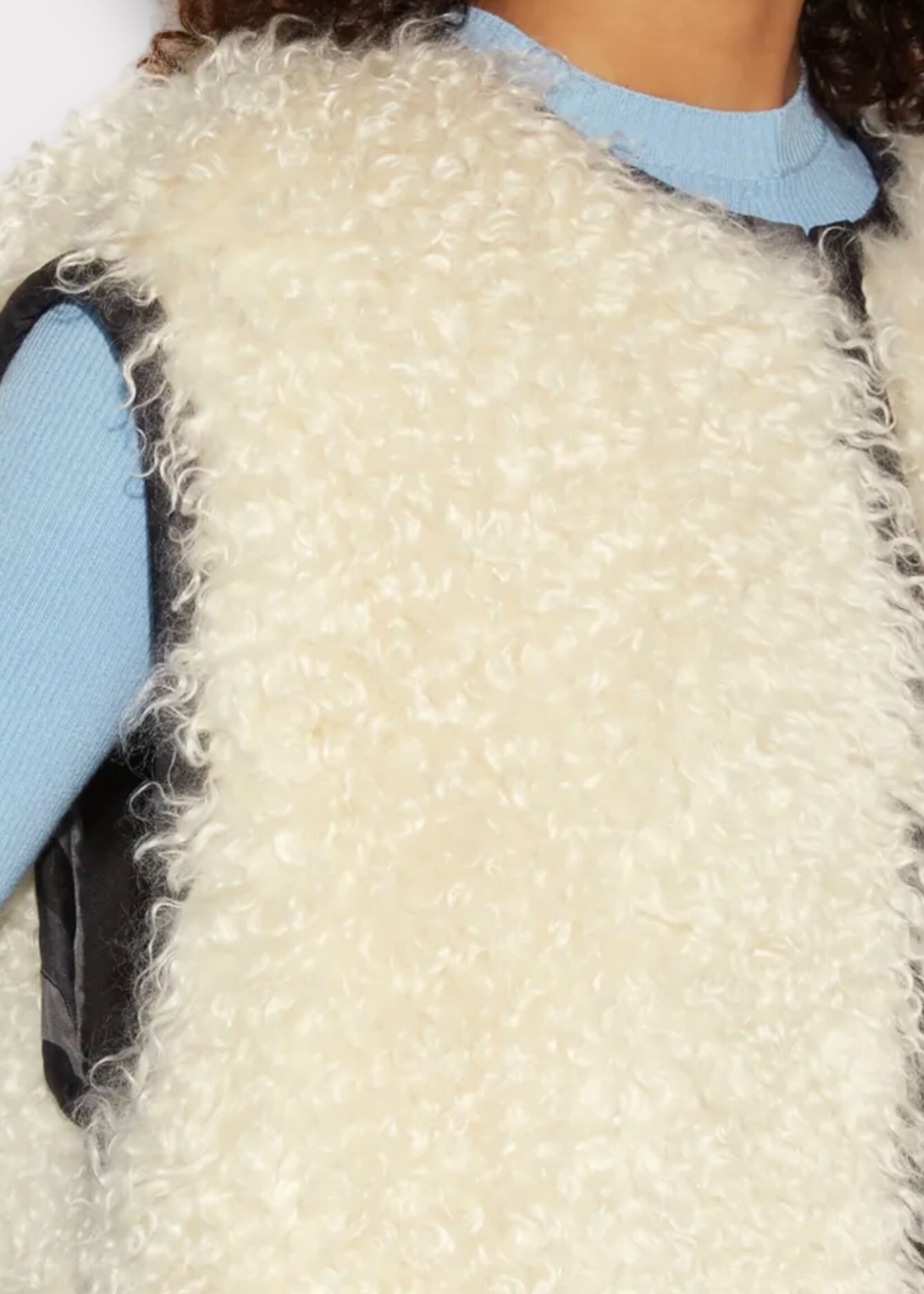 Emilio Pucci Emilio Pucci Coat, White, Faux Fur Crew Neck Sleeveless Zipped Up Gilet in Silk White