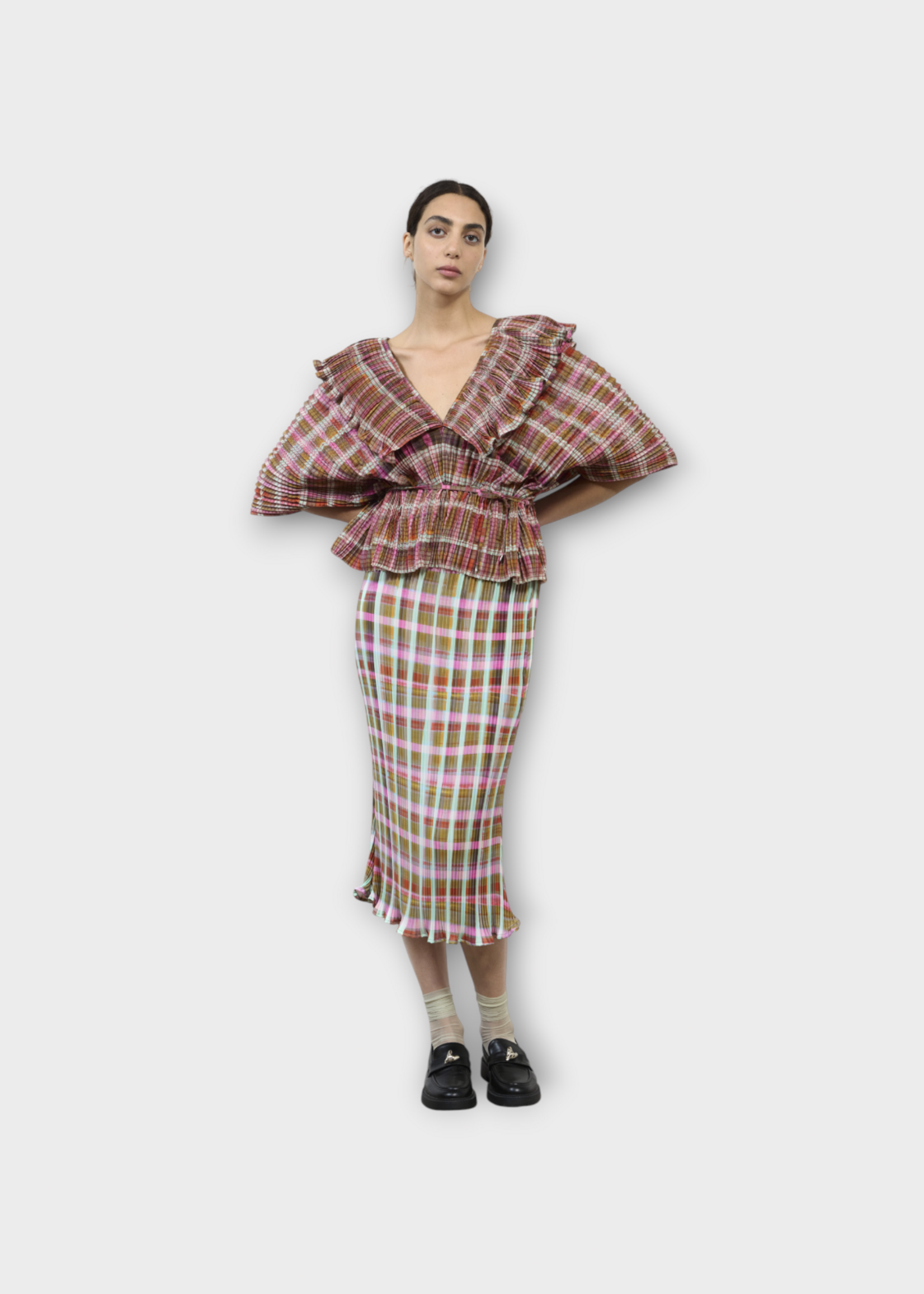 Julia Heuer Julia Heuer Top, Print, Marcia V-Neck Short Sleeve Halter Hand Pleated Top in Multicolour w/ Tarek Print