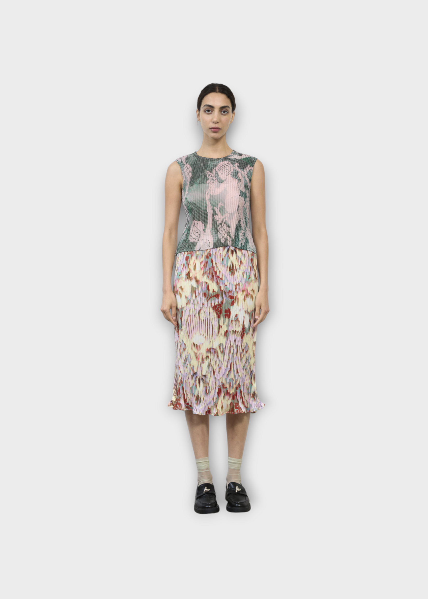 Julia Heuer Julia Heuer Top, Print, Thelma Sleeveless Pleated Top in Light Pink w/ Seraphin Print
