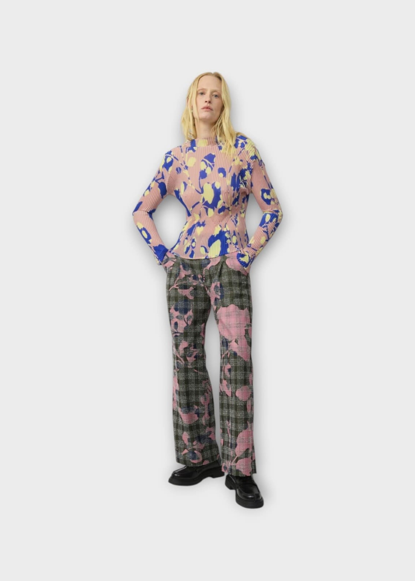 Julia Heuer Julia Heuer Top, Print, Lee Chiffon Long Sleeve Pleated Top in Beige w/ Ingrid Print