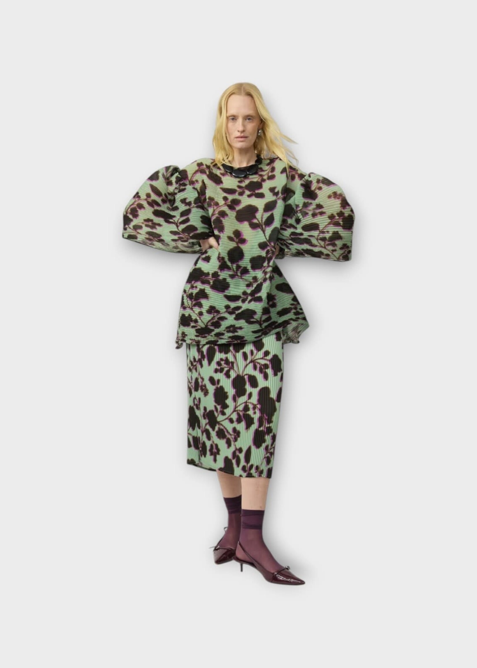 Julia Heuer Julia Heuer Top, Print, Robin Chiffon Short Sleeve Pleated Top in Green w/ Ingrid Print