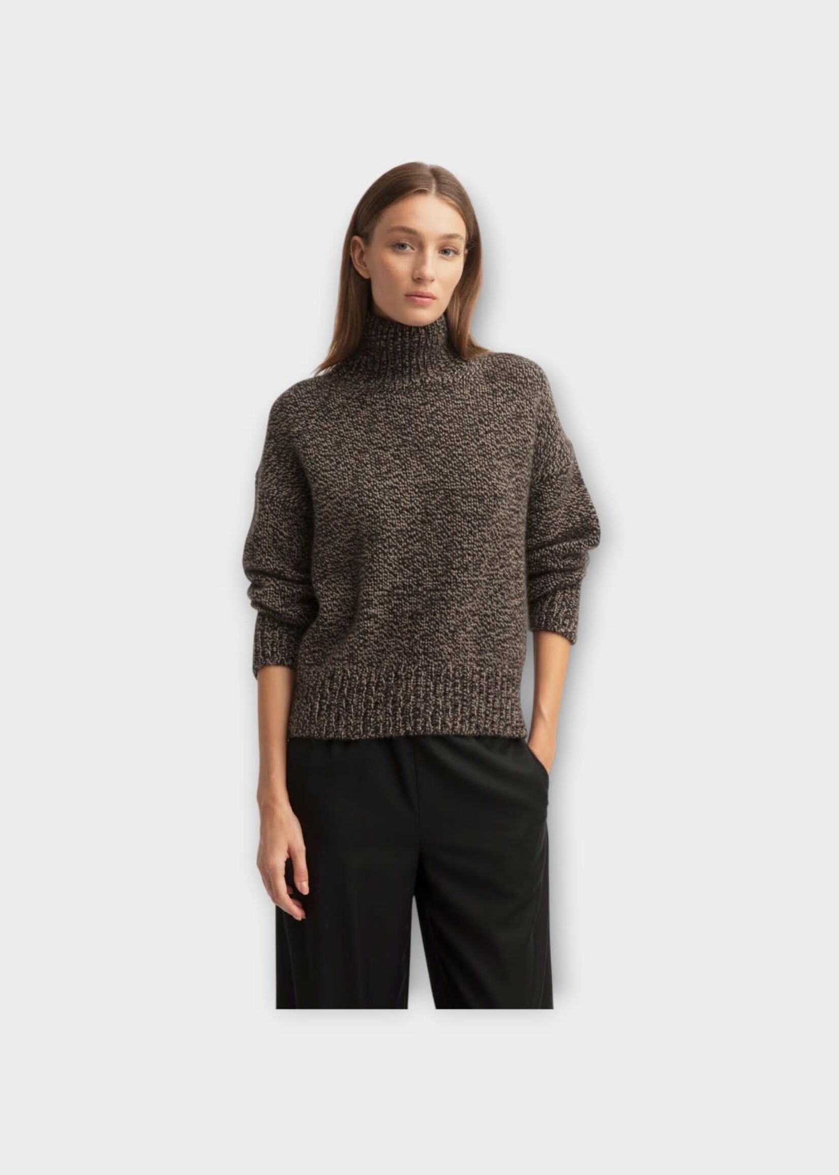 Iris Von Arnim Iris von Arnim Knitwear, Brown, Malvina Cashmere Turtle Neck Sweater In Black & Taupe