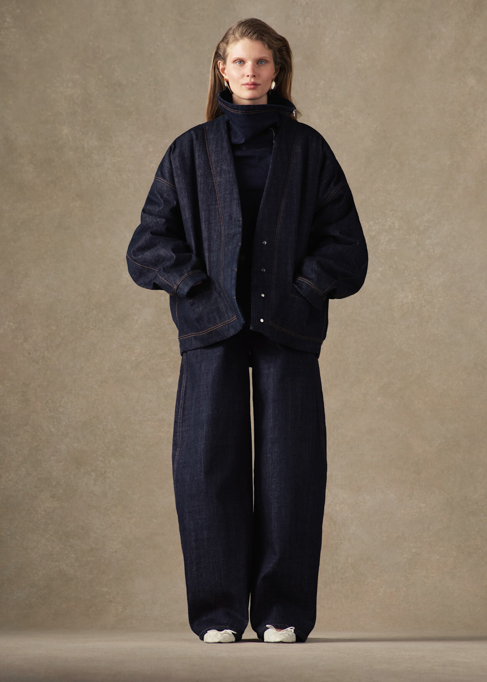 Jacquemus Jacquemus Jeans, Navy, Le De-Nimes Ovalo High Waisted Curved Leg Denim Pants In Dark Navy